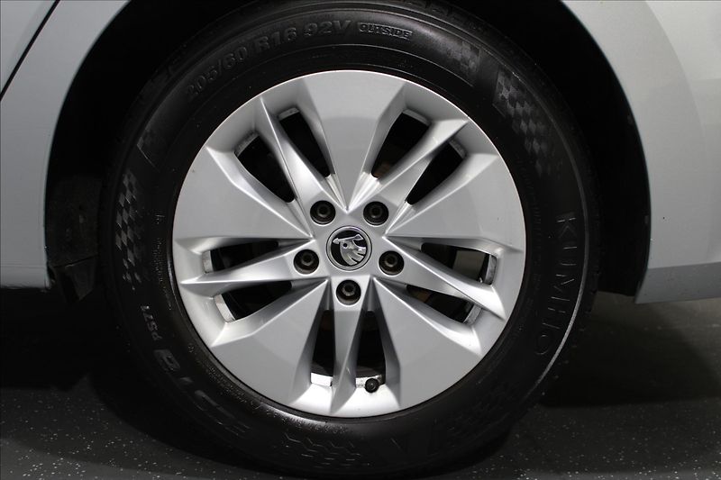 Škoda Octavia 2,0 TDI Ambition 1.majitel CZ - fotka 31 z 32