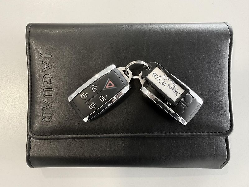 Jaguar XF 3,0 V6 Diesel Lux Automat - fotka 33 z 40