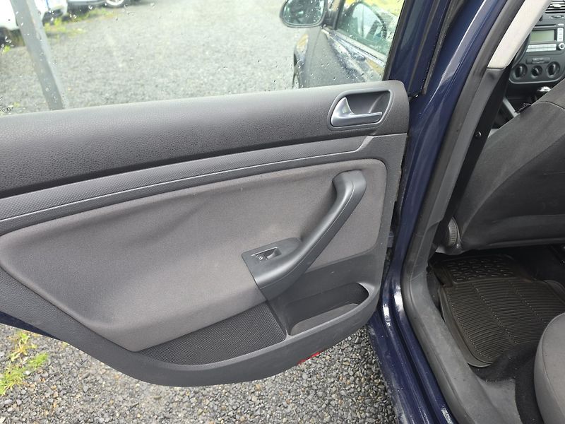 Volkswagen Golf 1.9 TDI 77Kw  - fotka 10 z 27