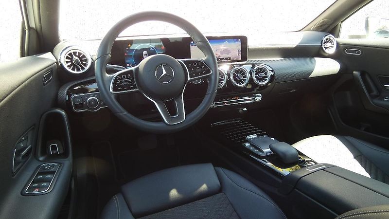 Mercedes-Benz Třídy A 180d - fotka 5 z 22