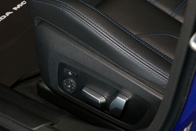 BMW Řada 4 M440i 275kW xDrive Laser Tažné - fotka 23 z 45