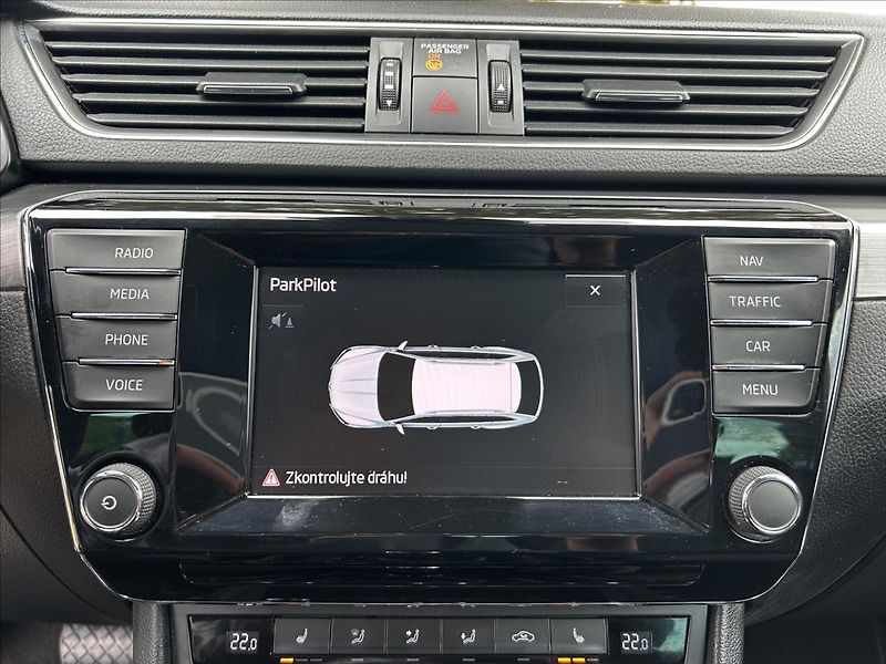 Škoda Superb 2,0 TDi DSG  BIXEN NAVI 1xMaji - fotka 20 z 50