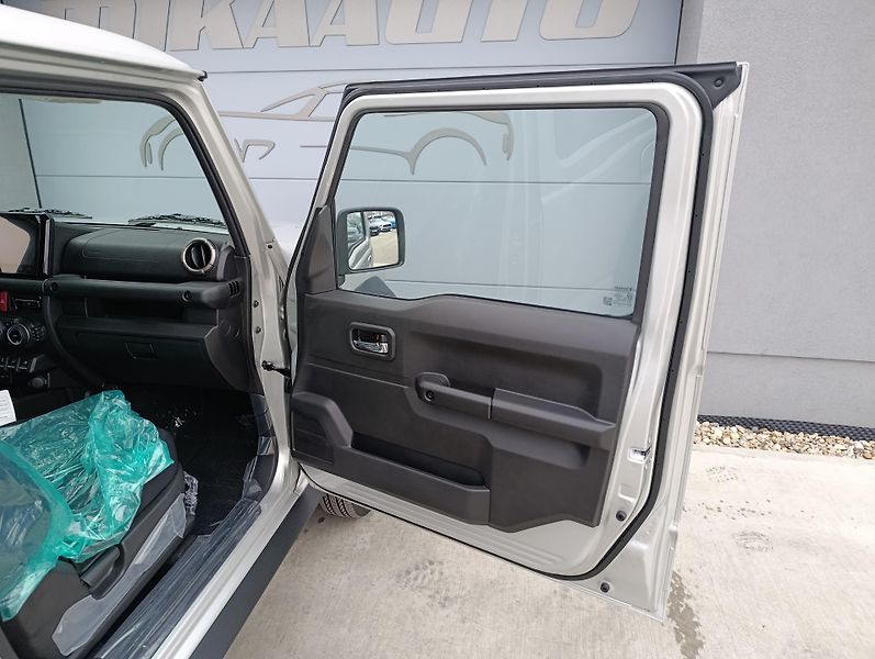 Suzuki Jimny 1.5 ALLGRIP LONG 75kW 4X4 GLX - fotka 25 z 27