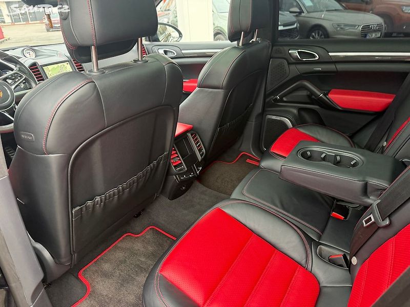 Porsche Cayenne Turbo S - fotka 11 z 44