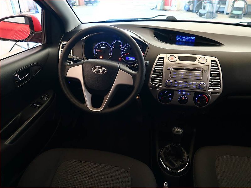 Hyundai i20 (2011) 1.2, nová STK, dobrý stav - fotka 7 z 14