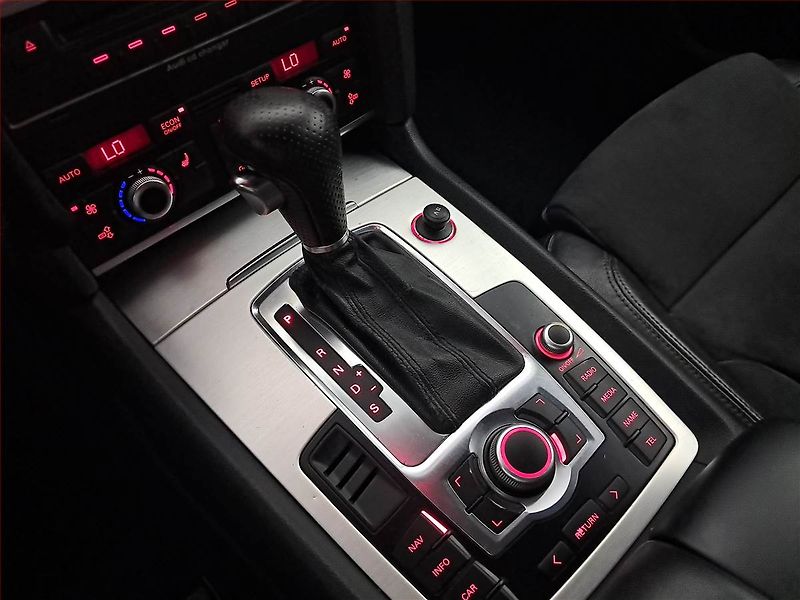 Audi Q7 (2009) S-Line 3.0 TDI, 4X4, Automat - fotka 16 z 21