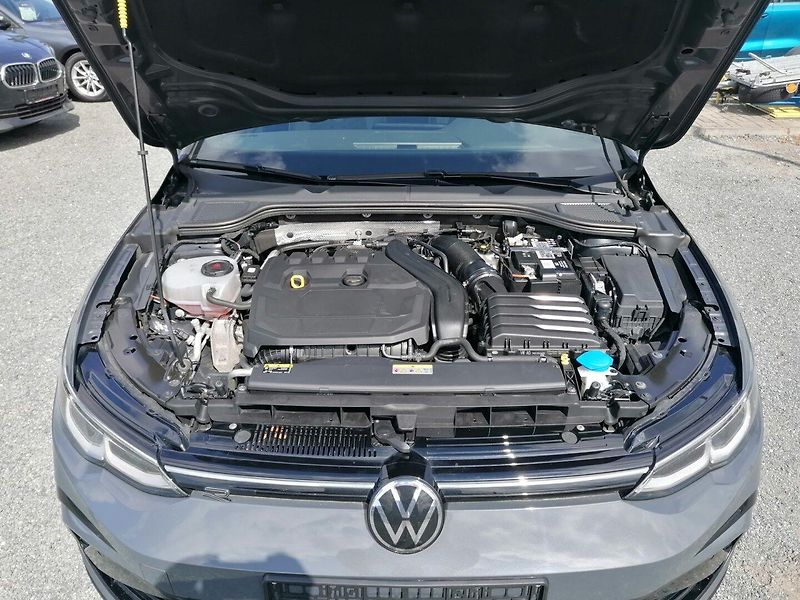 Volkswagen Golf (2022) 1.5 TSi R-LINE IQ-Drive - fotka 28 z 29