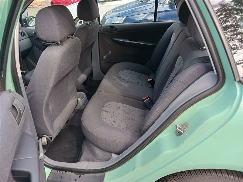 Škoda Fabia 1,4 MPI 50kW Kombi - fotka 9 z 16