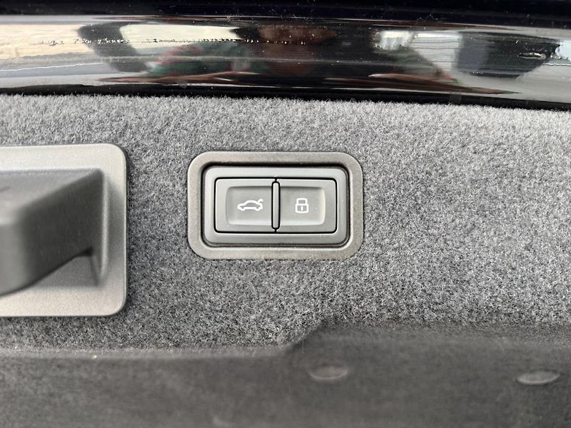 Audi A8 50TDI Q*Vzduch*REZERVACE! - fotka 44 z 49