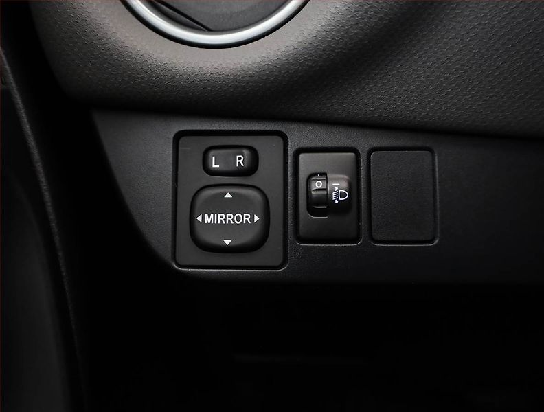Toyota Yaris (2015) 1.5 Hybrid, Automat - fotka 15 z 18