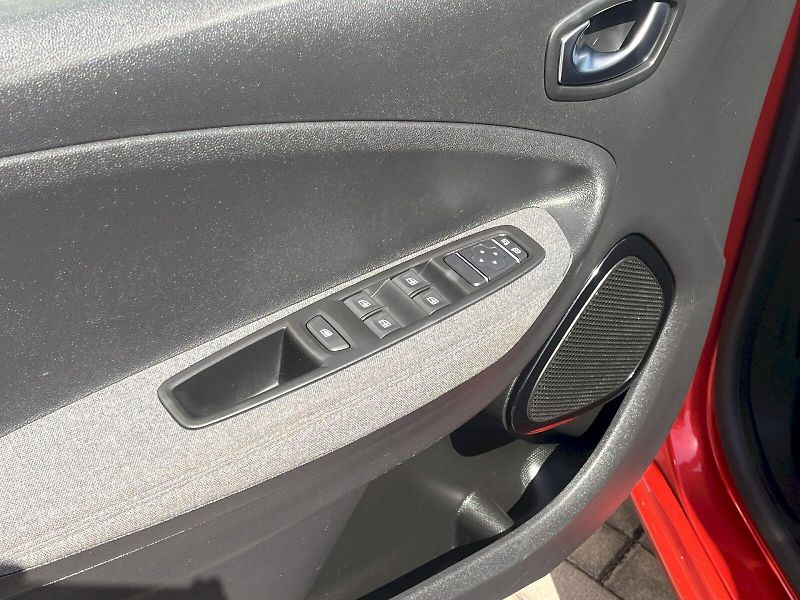 Renault ZOE (2020) 80KW ZEN 52kWh - fotka 17 z 22