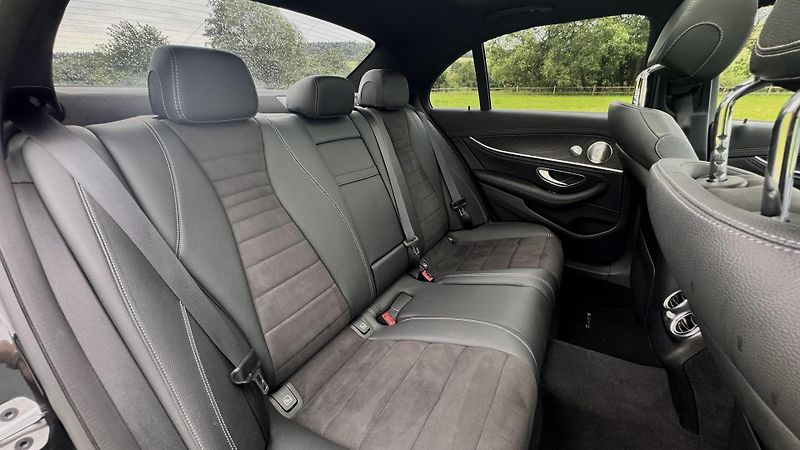 Mercedes-Benz Třídy E (2020) E450 V6 Biturbo 4matic AMG - fotka 18 z 19