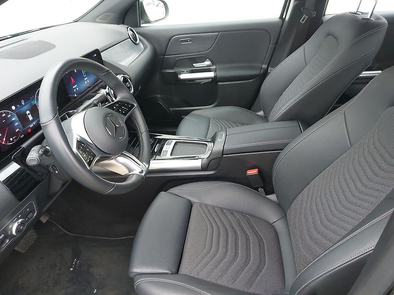Mercedes-Benz GLA GLA180d - fotka 15 z 26