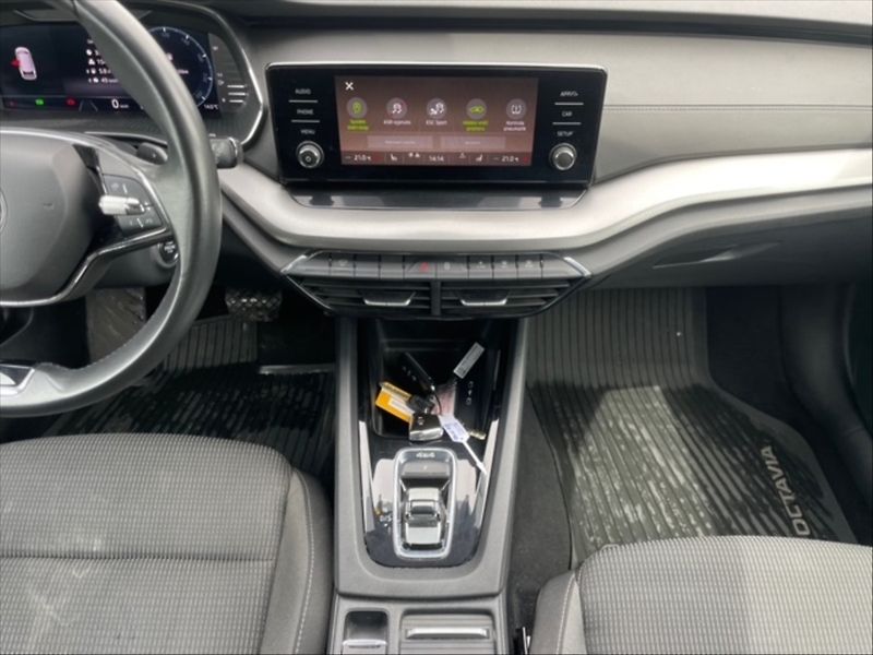 Škoda Octavia 2,0 TDI Ambition 4x4 DSG - fotka 10 z 11