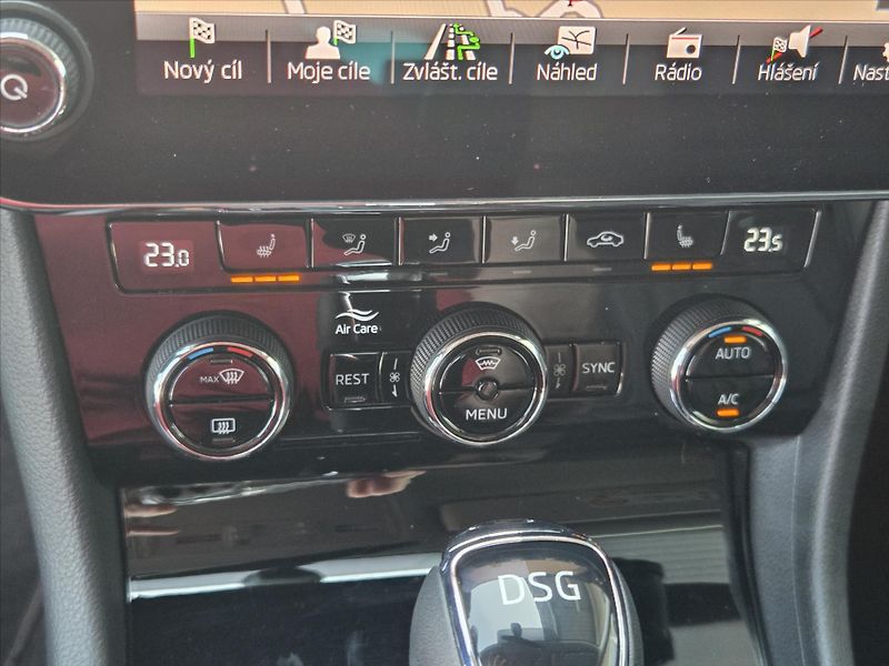 Škoda Superb 2,0 TDi DSG Style Plus DPH ČR - fotka 18 z 25