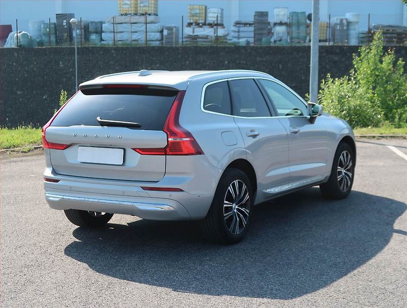 Volvo XC60 (2021) Momentum D5 AWD - fotka 5 z 14
