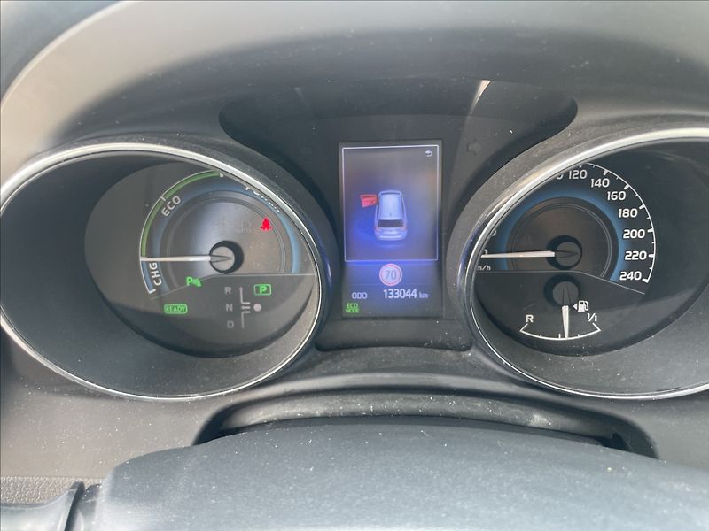 Toyota Auris 1,8 i 73kw Hybrid e-CVT bez ko - fotka 16 z 40