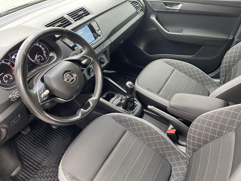 Škoda Fabia (2022) Combi 1.0 TSI Ambition Plus - fotka 8 z 30