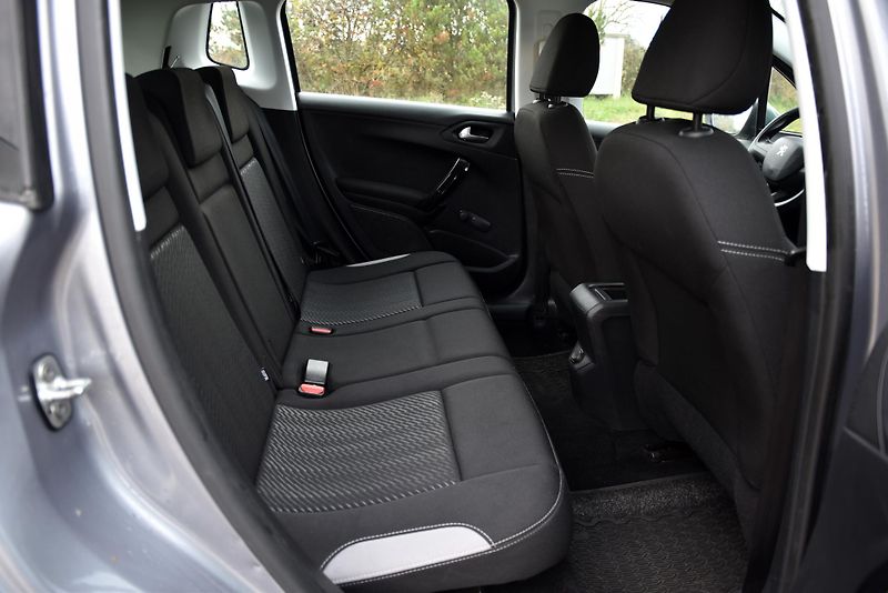 Peugeot 2008 1.2, KLIMATIZACE, TEMPOMAT - fotka 26 z 36