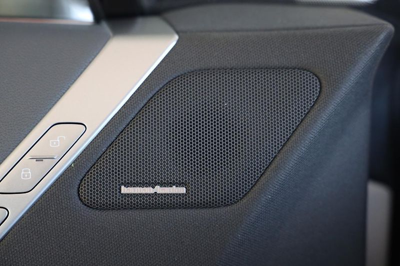 BMW iX xDrive45 - fotka 12 z 17