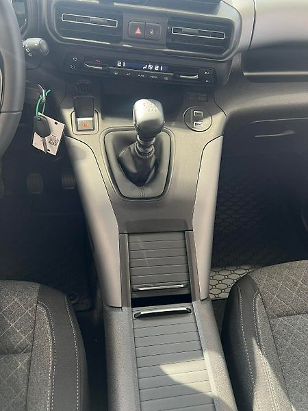 Opel Combo (2026) L2 Eleg.Pl. 1,5CDTi MT6-7 míst - fotka 15 z 27