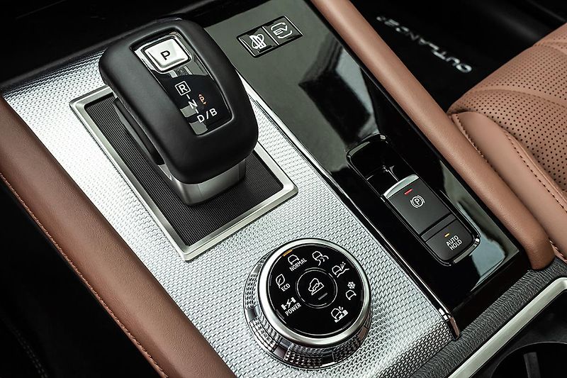 Mitsubishi Outlander (2025) 2,4 PHEV 4WD  Instyle+ - fotka 19 z 25