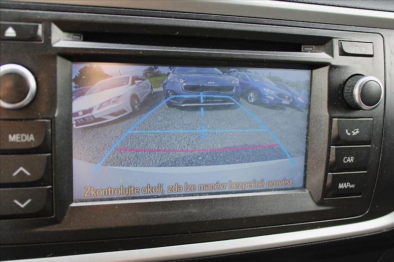 Toyota Auris 1,8 HYBRID KAMERA, SERVISKA - fotka 24 z 34