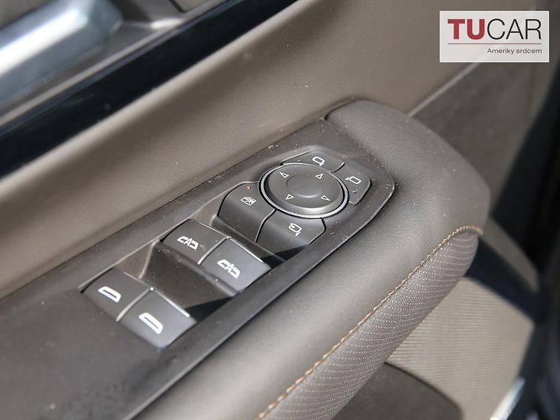 Chevrolet Suburban 6,2 V8 High Country - fotka 22 z 51