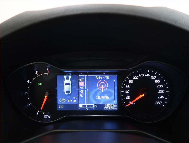 Ford Mondeo (2011) 2.0 TDCi, Tempomat - fotka 11 z 14
