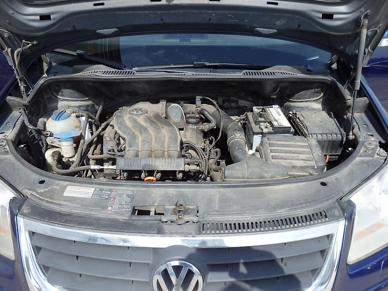 Volkswagen Touran 2,0i KLIMA ECOFUEL  - fotka 14 z 14