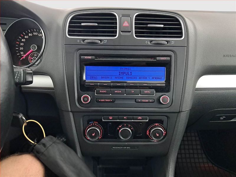 Volkswagen Golf (2010) Comfortline 1.2 TSI, udržované - fotka 12 z 17