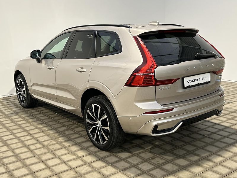 Volvo XC60 2.0  B4 4x4 ULTIMATE - fotka 8 z 48