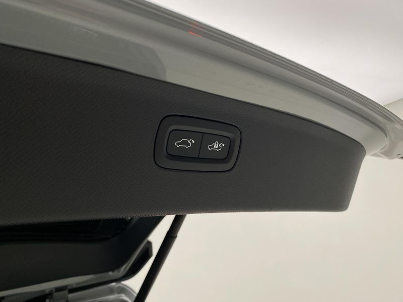 Volvo XC90 (2026) B5 AWD AUT DARK PLUS 7míst - fotka 19 z 69