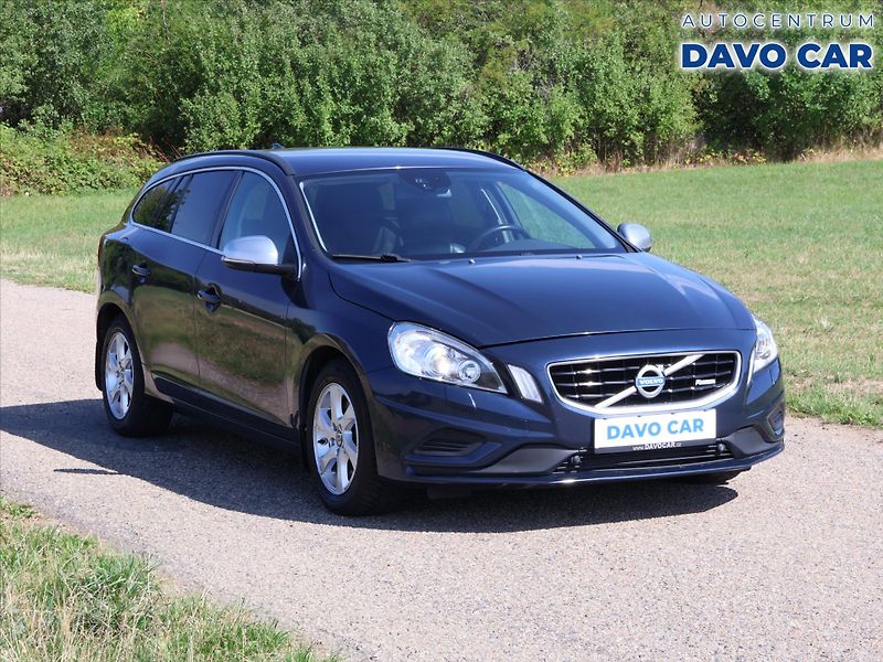 Volvo V60 2,4 D4 V5 Aut. AWD R-design - fotografie inzerátu