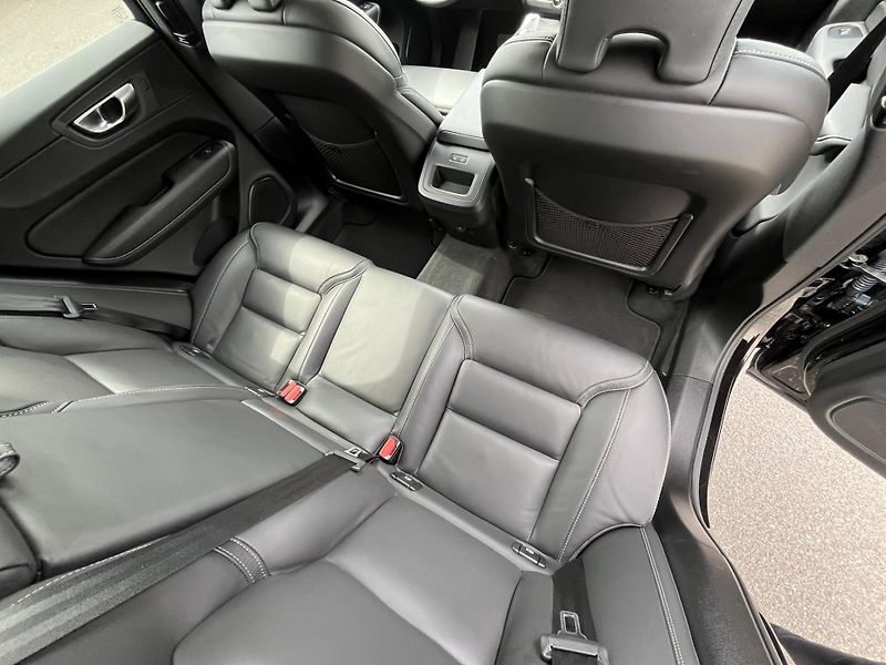 Volvo XC60 B5 AWD PLUS DARK/360/vent/kola - fotka 23 z 50