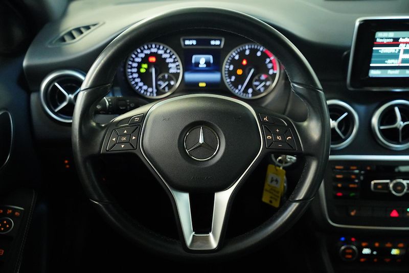 Mercedes-Benz Třídy A - fotka 18 z 28