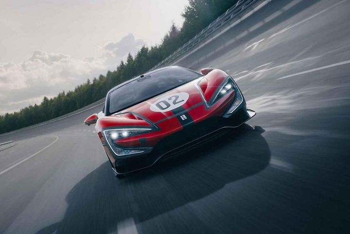 Yangwang U9 Xtreme už dosáhl rychlosti 496,22 km/h. V listopadu se má pokusit překonat hranici 500 km/h.