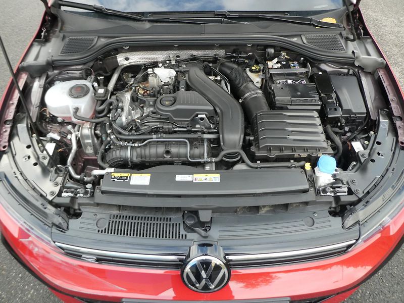 Volkswagen Golf 1,5 TFSi R LINE sport sedačky - fotka 7 z 15