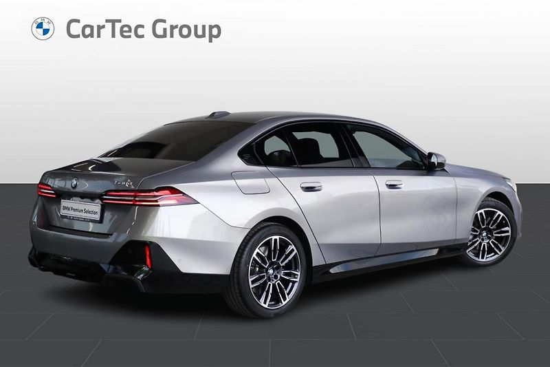BMW Řada 5 540d xDrive Sedan - fotka 3 z 26