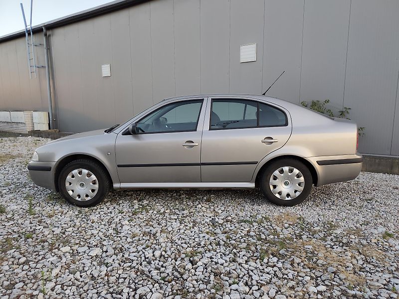 Škoda Octavia TOUR, 1.6i - LPG, ČR - fotka 3 z 14