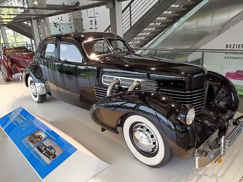 Tatra 87 je řazena k milníkům v automobilové historii