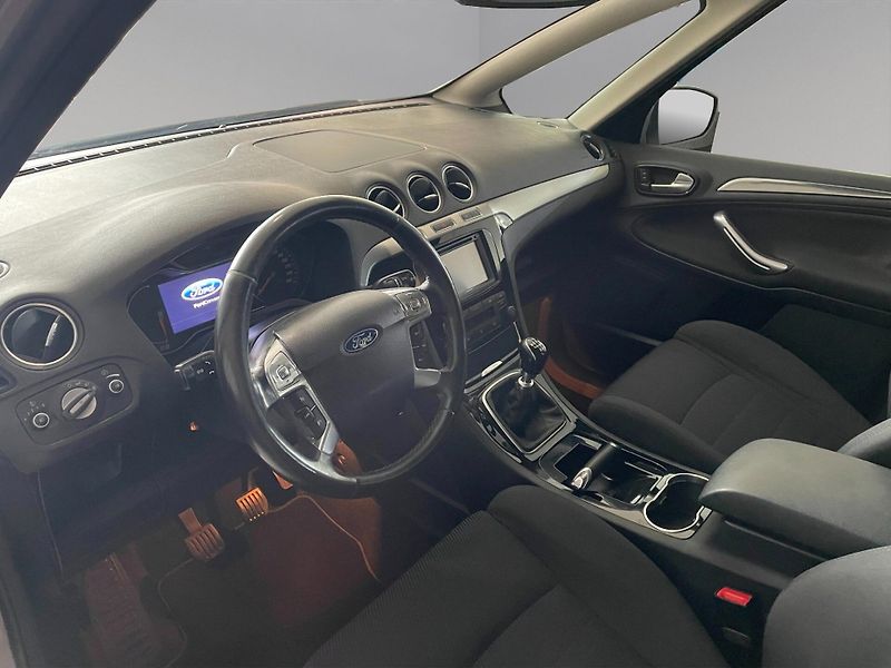 Ford S-MAX (2012) Titanium 2.0 TDCi 103kW 7míst - fotka 9 z 17