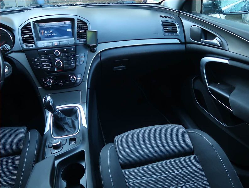 Opel Insignia (2011) 2.0 CDTI, Navi, Xenony - fotka 8 z 16