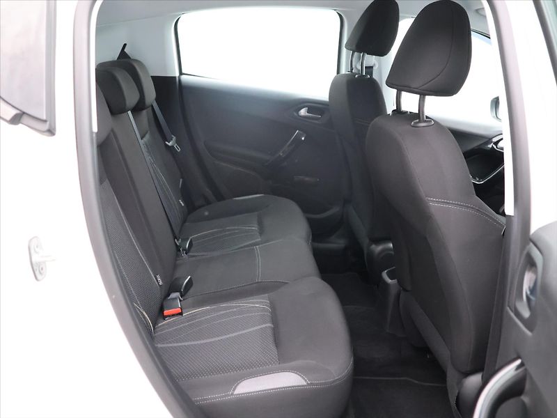 Peugeot 208 1,0 i 50kW Klimatizace - fotka 10 z 25