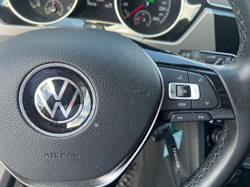 Volkswagen Touran 2.0 TDI/110kW Comfortline DSG - fotka 10 z 24