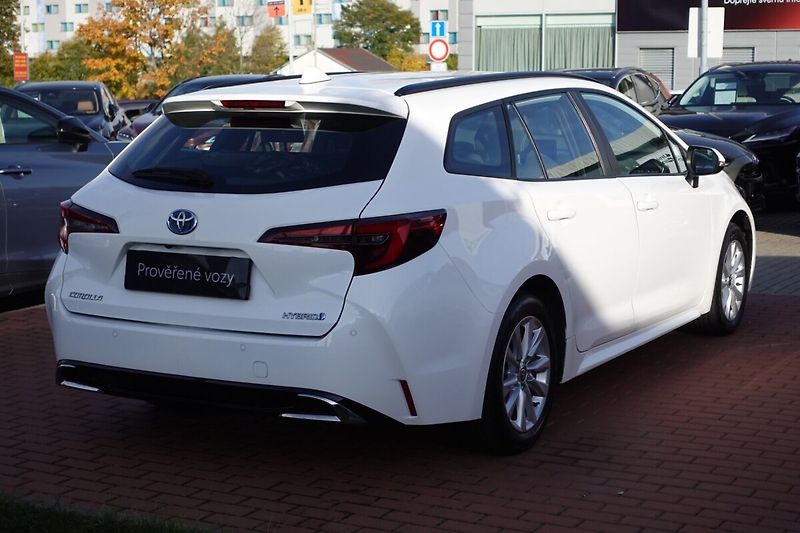 Toyota Corolla 2.0HSD e-CVT Comfort Tech - fotka 4 z 32