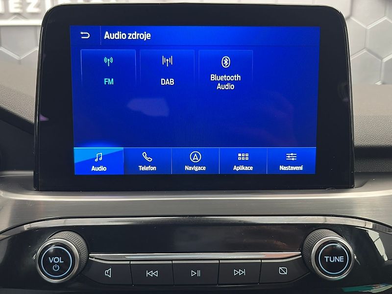Ford Kuga 2.5 Duratec HEV TITANIUM - fotka 22 z 51