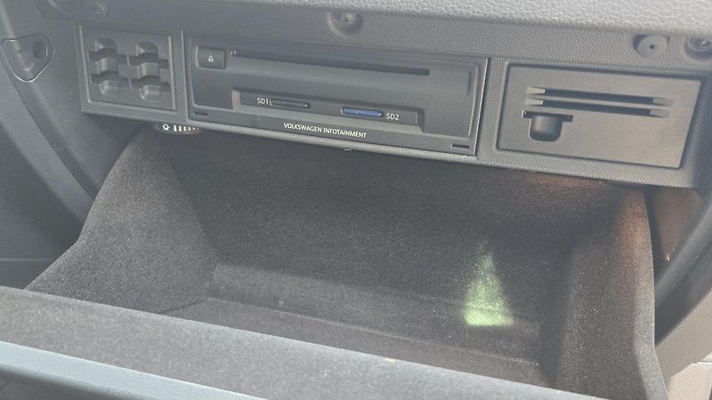 Volkswagen Golf 1.6TDI  DSG COMFORT 77KW - fotka 24 z 44