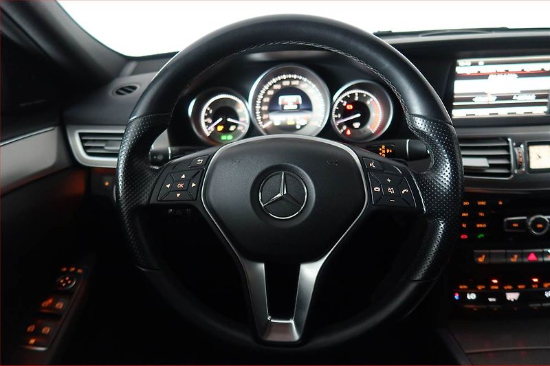 Mercedes-Benz Třídy E (2013) Edition E 300 BlueTEC, Automat - fotka 15 z 20