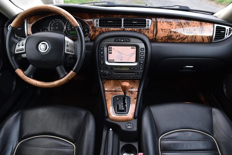 Jaguar X-Type 2.5 V6 AWD EXECUTIVE LIMITED - fotka 39 z 51